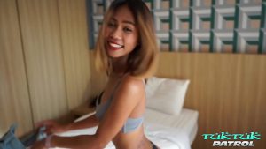 ดูหนังเอ็กซ์ หนังโป๊ Porn xxx  TukTukPatrol Slim Bangkok Thai Babe Stuffed Full of Dick ดูหนังโป๊ กระแทกหีเน้นๆ